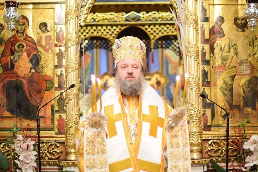 PS Timotei slujind de Crăcin la Mănăstirea Radu Vodă