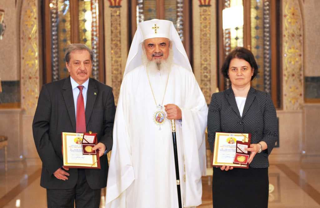 Patriarhul Daniel a acordat distincţii