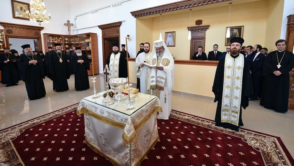 Sfintirea magazinului Daruri Sfinte al Atelierelor Patriarhiei Romane