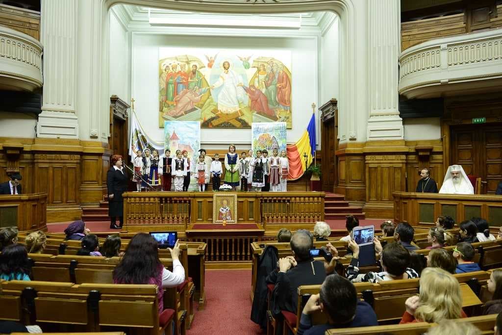 Sf. Nicolae în mijlocul copiilor