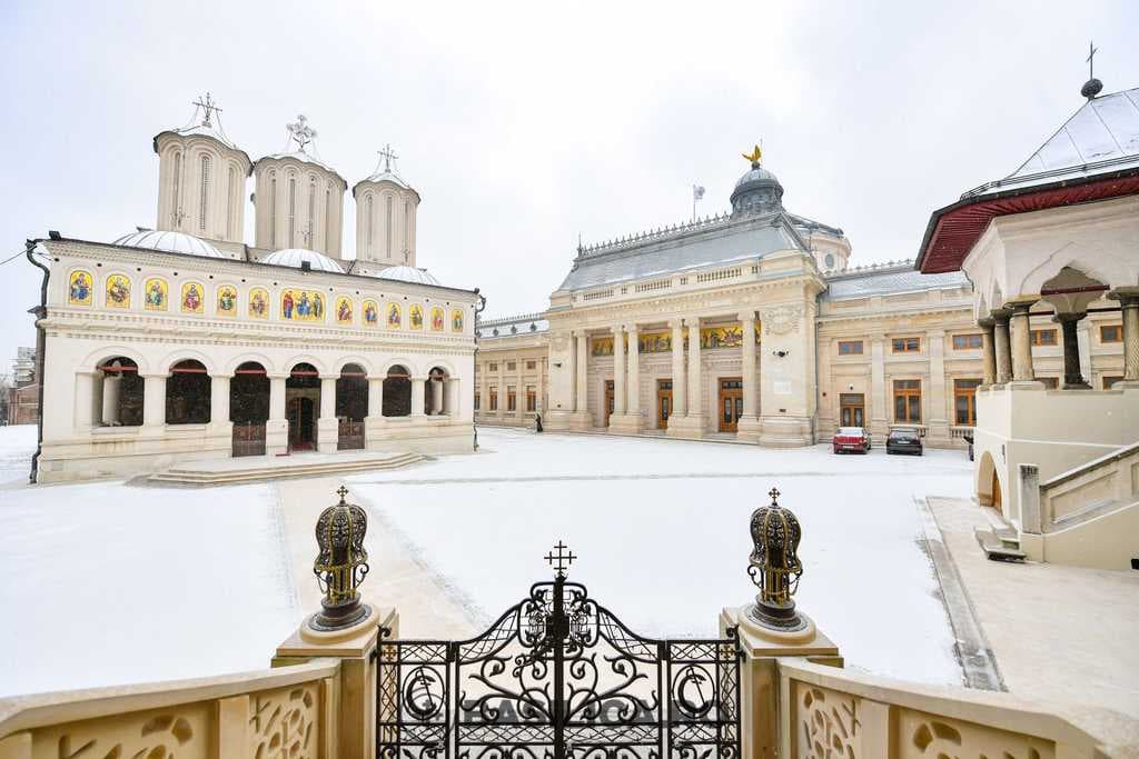 Ansamblul_Patriarhal_iarna_Patriarhia_Romana_Dealul_Patriarhiei
