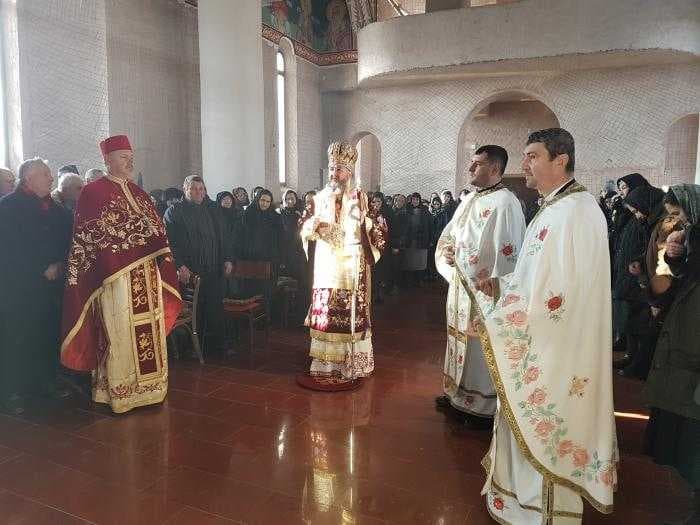 PS Ambrozie slujind la Colibaşi