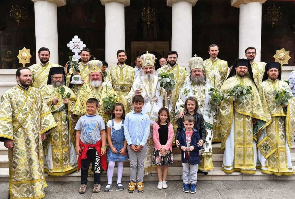 Patriarch Daniel Bishop Varlaam Bishop Timotei on 2017 Pentecost at the Patriarchal Cathedral