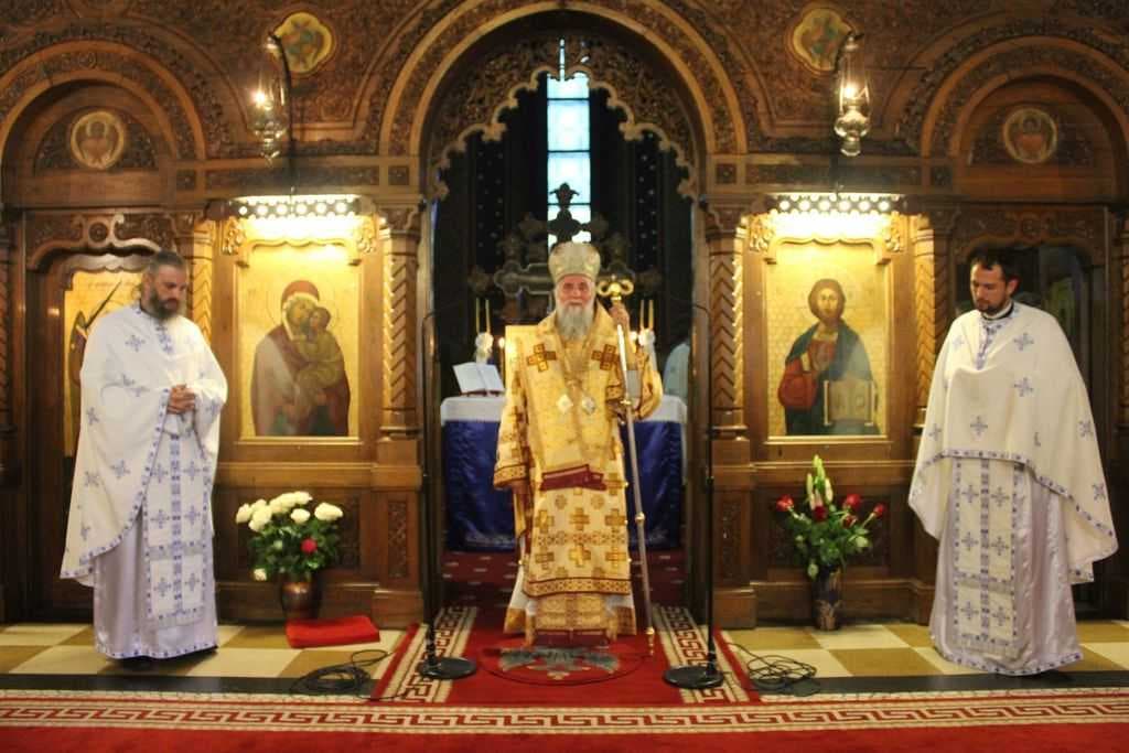 Slujire IPS Irineu în Biserica Madona Dudu din Craiova