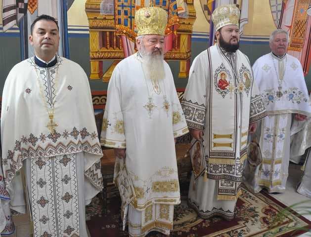 Zi-de-sarbatoare-la-biserica-Nasterea-Maicii-Domnului-din-Zalaui-11