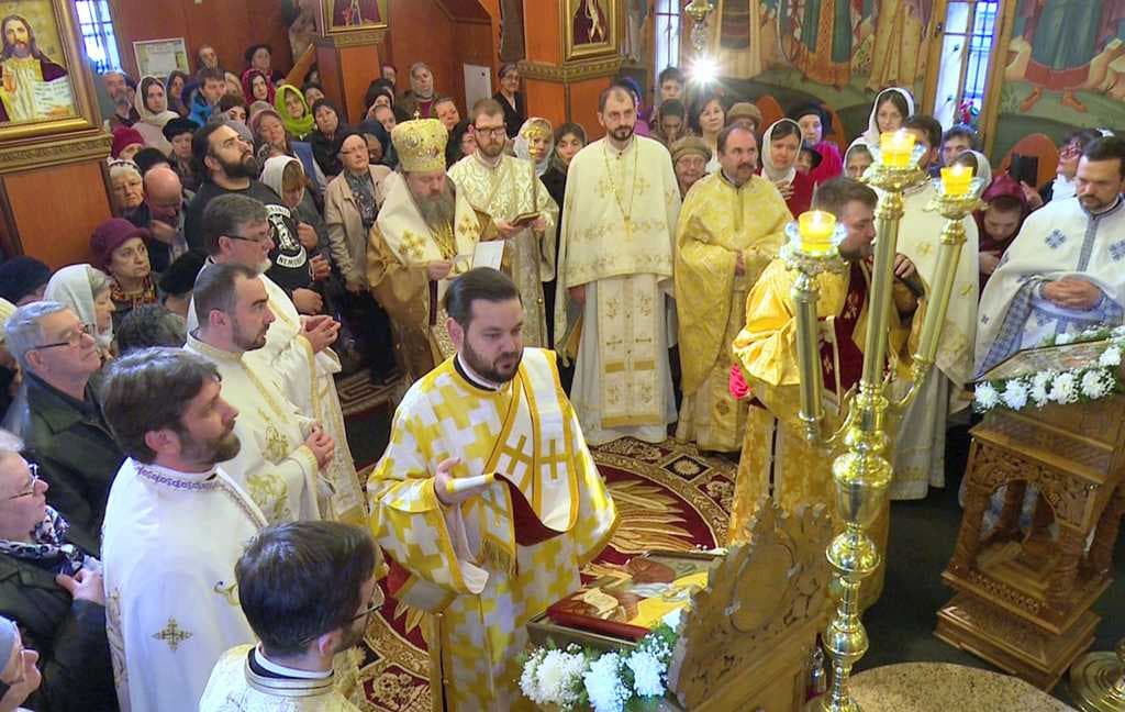 PS Timotei Slujind la Biserica Sf. Antonie Titan 2