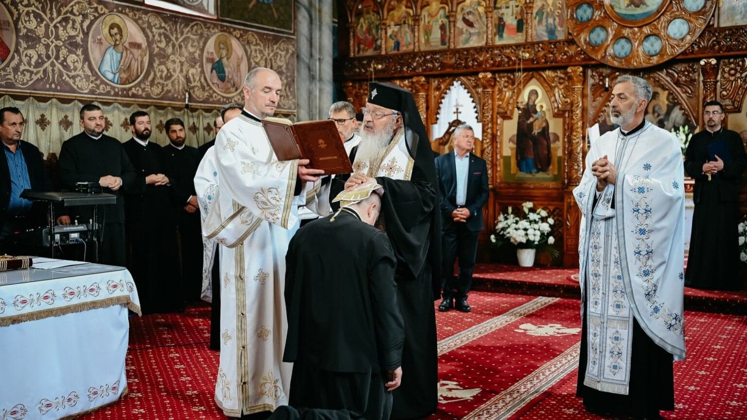 ceremonie instalare protopop de Bistrița